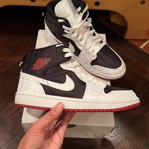 Jordan 1 Mid SE Utility Women Size 8